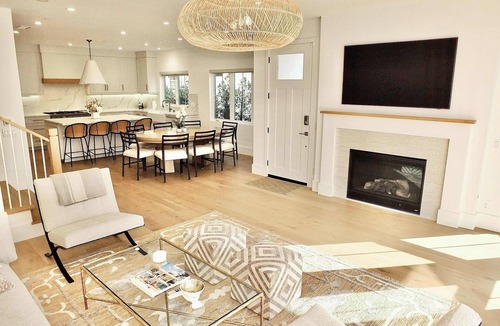 Peninsula House | Beach Paradise – Stunning 3-Story in Long Beach!