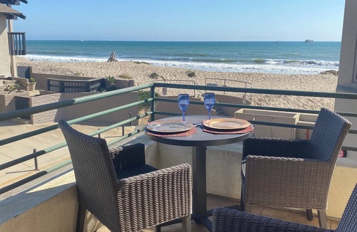 Pierpont Bay House | Beach Retreat 25-Steps to the Sand! Beach & Islands Views! Spa. Pierpont Ventura