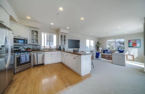 Gas Lamp Section House | Beach Townhome with Ocean Views, Sleeps 6, Garage Parking Space