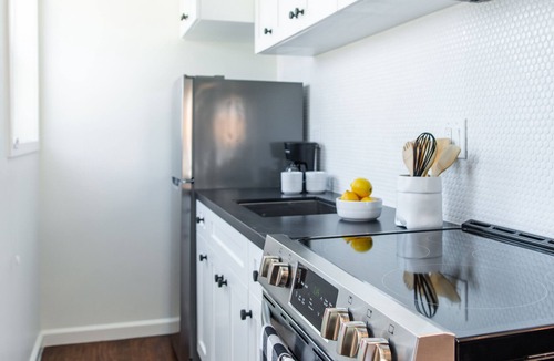 Downtown Apartment | Beach View Suite, within steps to the beach!
