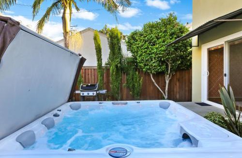 Belmont Shore Villa | Beach Villa * Hot Tub * Steps to Beach