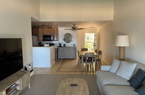 Central Malibu Condo | Beachfront 2-bed resort style condo in Malibu with community fitness room, pool.
