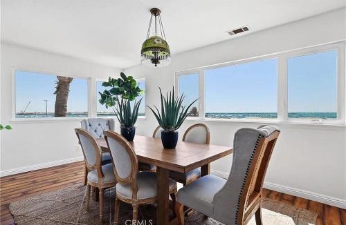 Old Towne House | Beachfront 3 Bedroom 3 Bath In Seal Beal, Ca