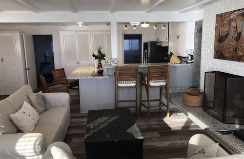 Central Malibu Apartment | Beachfront Apt - Exclusive Malibu Rd.