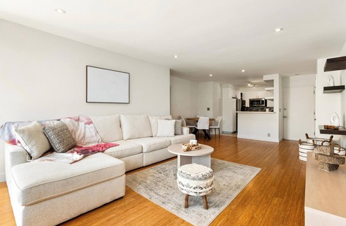 Wilshire Montana Apartment | Beachfront Bliss: Spacious 2BR Apt Santa Monica