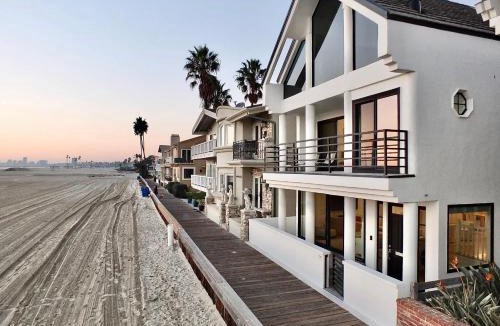 Peninsula House | Beachfront Estate - LB Peninsula