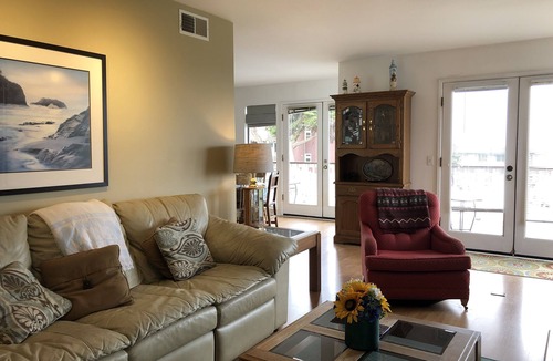 San Simeon House | Beachfront home directly across from beach & park! Close to everything!