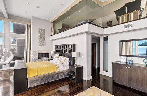 El Porto House | Beachfront Manhattan Beach Townhome on The Strand