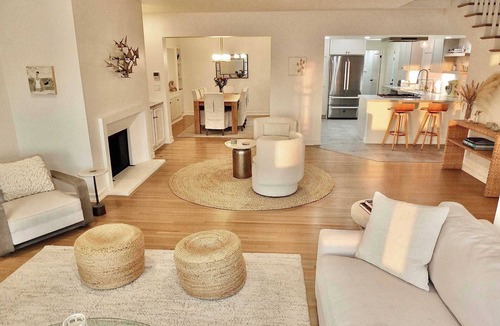 Harbor House | Beachfront on the LB Peninsula