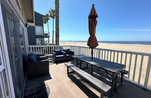 Los Angeles County House | BEACHFRONT PROPERTY! BEST L.A. LOCATION!