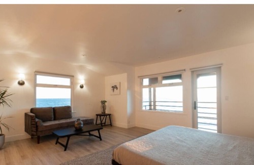 Pacific Palisades House | Beachfront Spanish Villa Pure Ocean Views