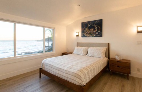 Pacific Palisades House | Beachfront Spanish Villa Pure Ocean Views