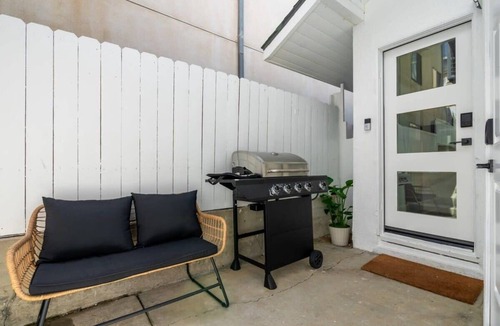 The Strand House | Beachside Home | Steps to Ocean | Parking