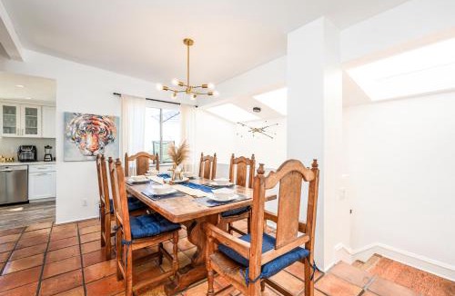 Gas Lamp Section House | Beachside Luxury 4BR Arcade Fun Ocean Views