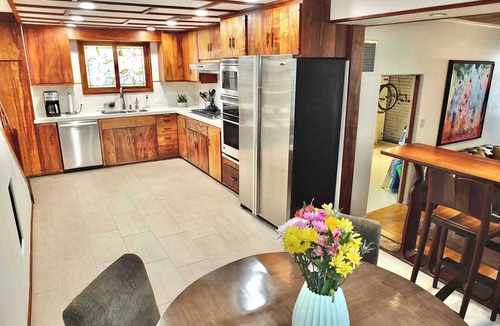 Peninsula House | Beachside Sanctuary – Lovely 3 BDR Steps to Ocean!
