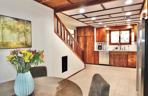 Peninsula House | Beachside Sanctuary – Lovely 3 BDR Steps to Ocean!