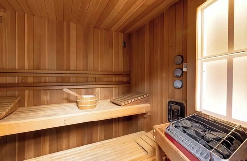 Beachwood Canyon Cabin | Beachwood Cabin Spa with Sauna and Hot Tubn