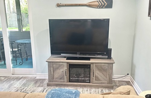 Lake Balboa House | Beachy Bungalow close to all LA theme parks and attractions!