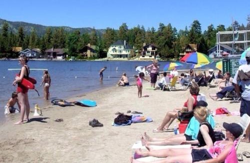 Big Bear City House | BEAR CABIN GETAWAY!(SPA) Pet Friendly Backyard