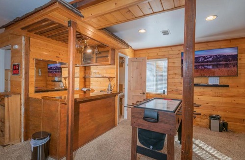 Upper Moonridge House | Bear Claw Inn
