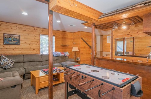 Upper Moonridge House | Bear Claw Inn