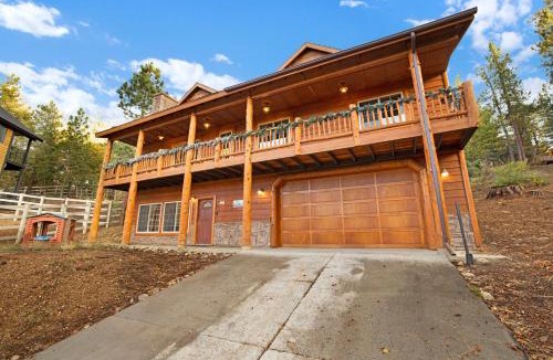 Upper Moonridge House | Bear Creek Lodge- Incredible Log Cabin Chalet- Hot Tub- Games- Wet Bar- Pets Ok