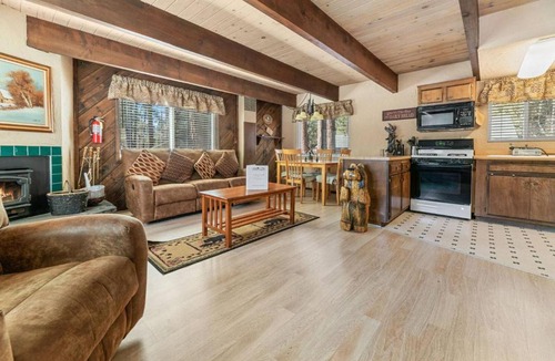 Fox Farm House | Bear Haus