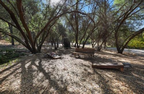 Three Rivers House | Bear Hollow by Sequoia National Park