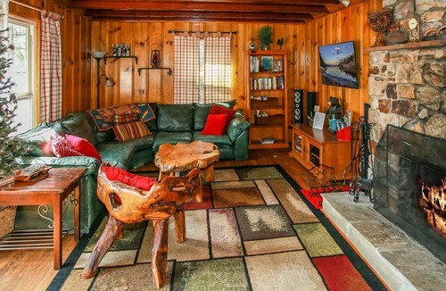 Moonridge House | Bear Hug Hideaway- Enjoy the hot and a game room complete with foosball, bumper pool & darts!