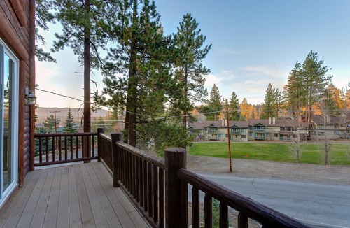 Big Bear Lake House | Bear Mountain Chalet. Walk to bear mountain. Games. BBQ.