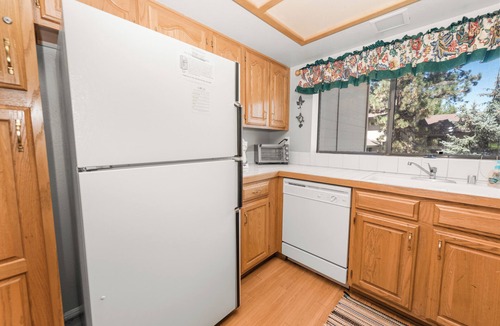 Moonridge Condo | Bear Mountain Escape - Walk to Bear Mountain, Fireplace, Deck, Barbecue