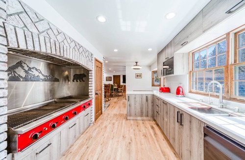Fox Farm Cabin | Bears Palace at Big Bear ~ Swim Spa ~ Games ~ Central Luxe Chalet Retreat~