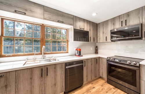 Fox Farm Cabin | Bears Palace at Big Bear ~ Swim Spa ~ Games ~ Central Luxe Chalet Retreat~