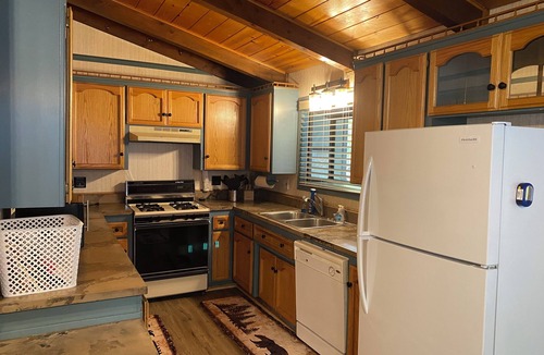Wrightwood House | Beary Cozy Cabin, 3-bdrm house in Wrightwood with WiFi. EV charger