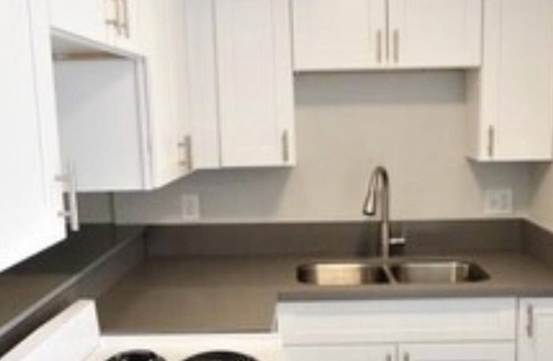 Eastside Apartment | Beautiful 1 Bedroom, 1 Bath Entire Apartment with Air Conditioner, Fridge.