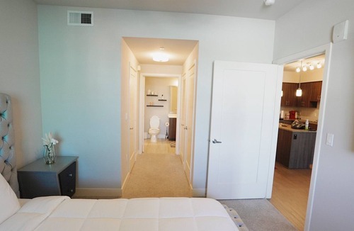 Warner Center Apartment | Beautiful 1 Bedroom Near Topanga Mall