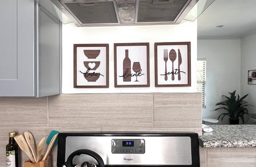 Mid-Wilshire Apartment | Beautiful 1BR, Central Location. Parking and Patio