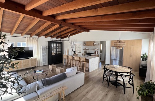 Peninsula Condo | Beautiful 2 Bedroom beach bungalow! Steps to the sand!