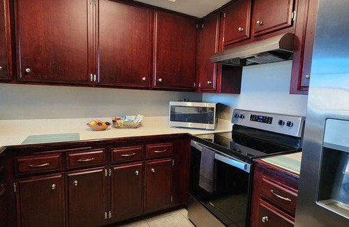 Rancho Cucamonga House | Beautiful 2Bdrm-3Bth Townhome, Attached 2 Car Garage, Pool, Gated Community