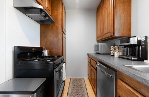 Belmont Heights House | Beautiful 2nd Floor Stand Alone Home with Garage & Gym Near Beach
