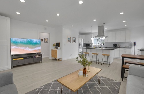 El Monte House | Beautiful 3 Bed Home Near LA & OC w/Big Backyardn