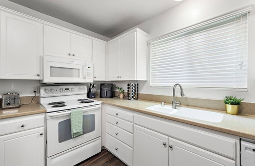 Newport Beach House | Beautiful 3-bedroom townhome, with fast WiFi, gym and pool in Newport Beach