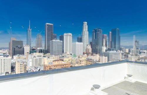 Downtown Los Angeles Apartment | Beautiful 3 Bedroom High Rise with Pool, Hot Tub and Rooftop Views