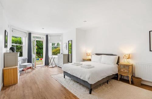 Frognal and Fitzjohns House | Beautiful 4 bed in Hampstead with Garden & Parking
