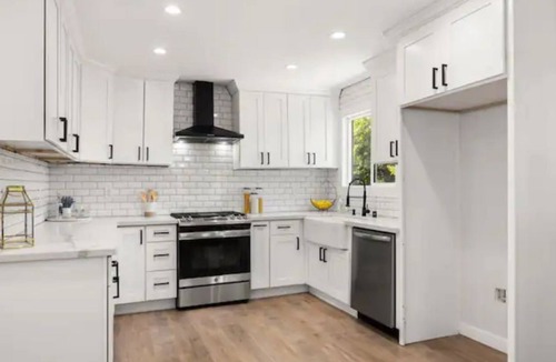 Paramount House | Beautiful 4 bedroom home with indoor fireplace