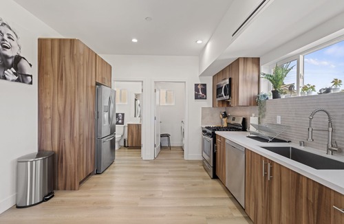 NoHo Arts District House | Beautiful 4 Bedrooms Townhome new construction in NoHO! nPerfect for family!