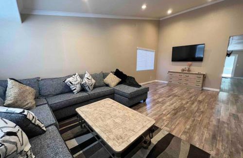 Palmdale House | Beautiful and cozy!