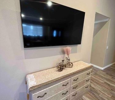 Palmdale House | Beautiful and cozy!