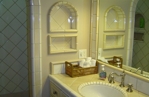 The Strand Apartment | Beautiful and newer across the street from the beach