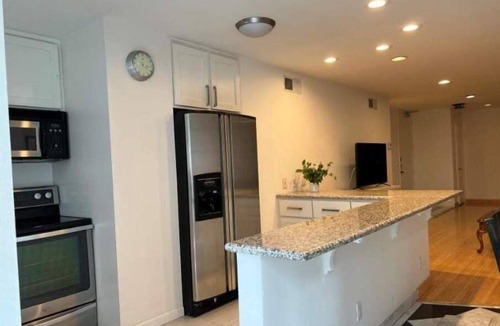 Westwood Apartment | Beautiful and Spacious Condo- Close to UCLA